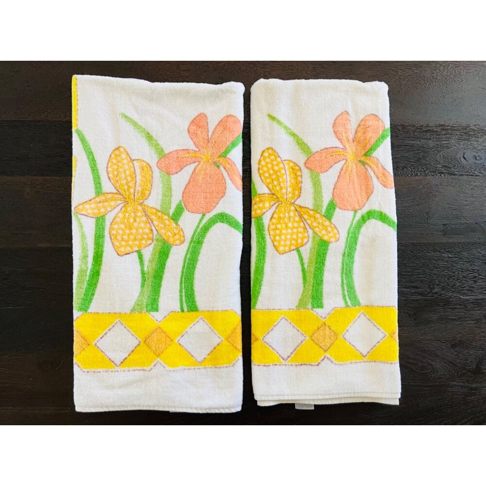 Bath Towels Floral Grandmacore Iris Print Set Of 2 VTG Utica J.P. Stevens